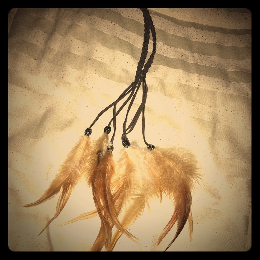 Necklace with feathers